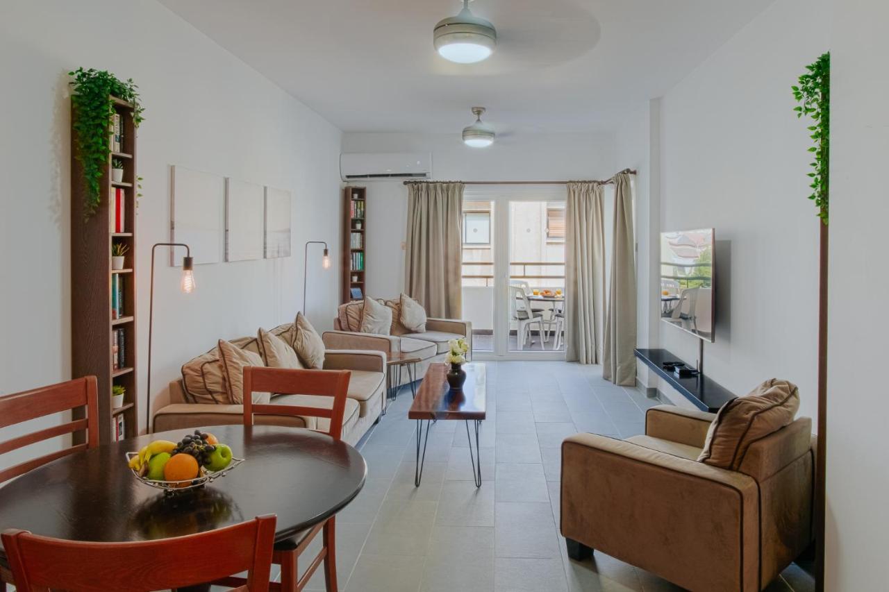 Lazaros Centre Apartment Larnaca Buitenkant foto