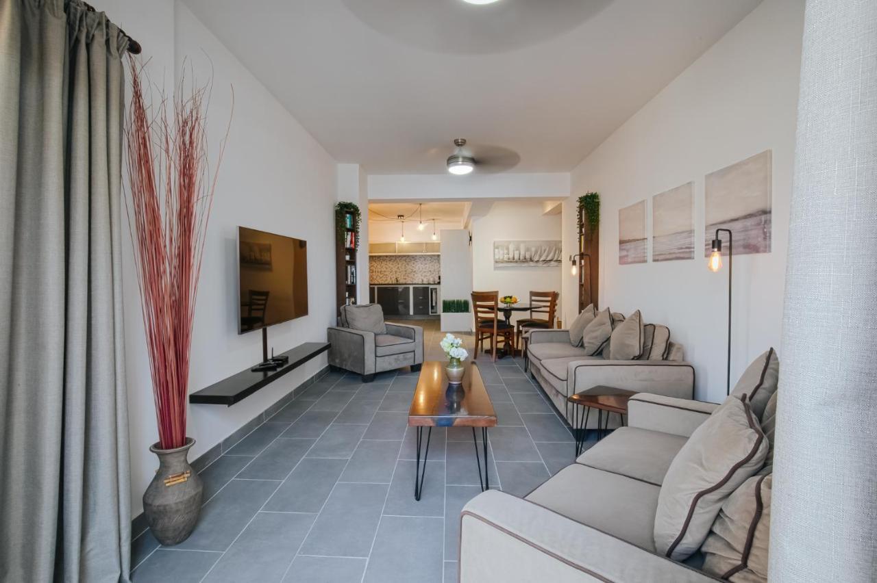 Lazaros Centre Apartment Larnaca Buitenkant foto