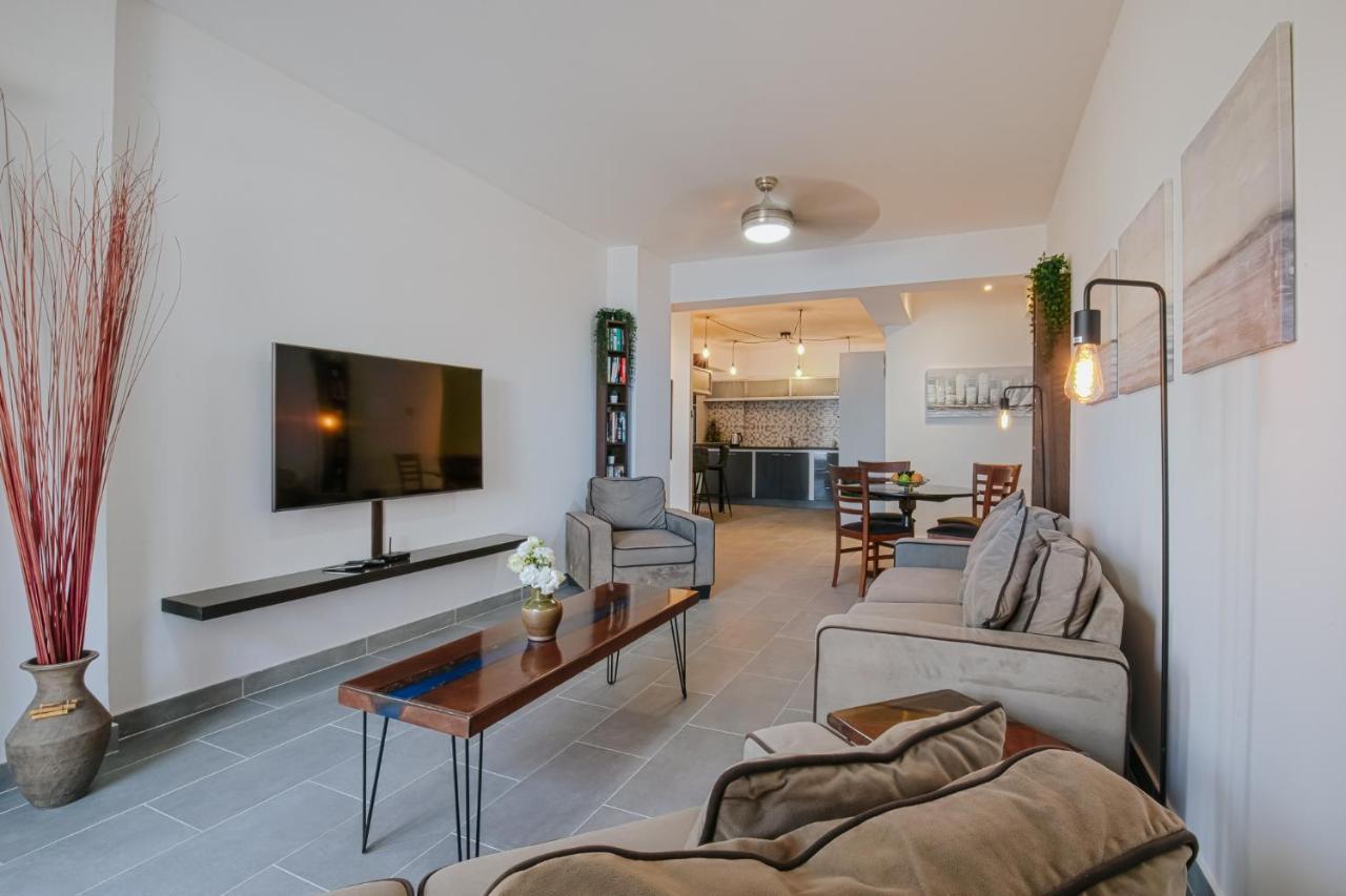 Lazaros Centre Apartment Larnaca Buitenkant foto
